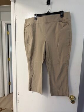 Apt. 9 Women's Khaki Cropped Stretch Capris